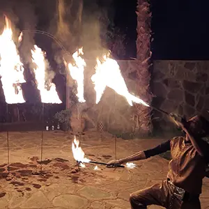 Cracheur de feu pour anniversaire ou mariage à Marrakech